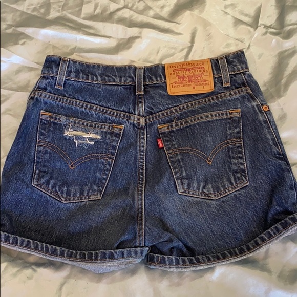 Levi’s High-waisted Distressed Denim Shorts - Picture 2 of 4